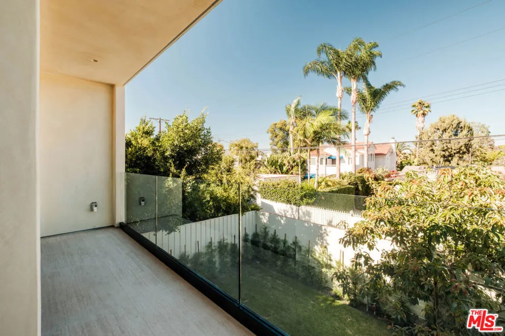2214 Glyndon Avenue Venice, CA 90291