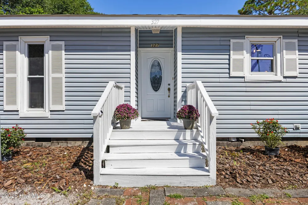 327 Green Meadows Drive Wilmington, NC 28405