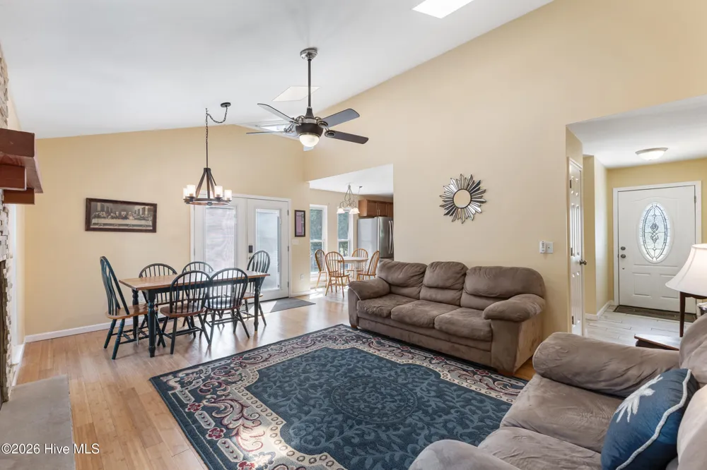 327 Green Meadows Drive Wilmington, NC 28405