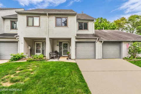 69 Lexington Circle