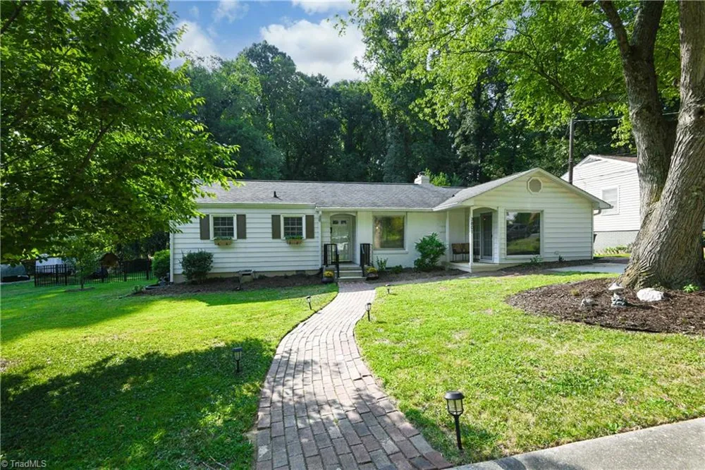 3801 Parkwood Drive Greensboro, NC 27403