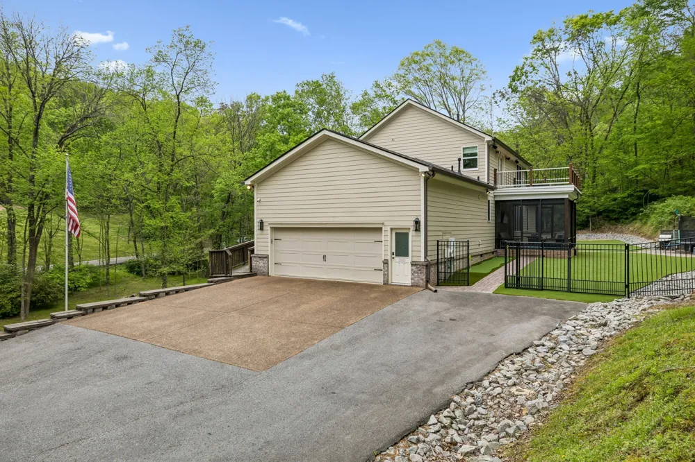 2288 N Berrys Chapel Rd Franklin, TN 37069