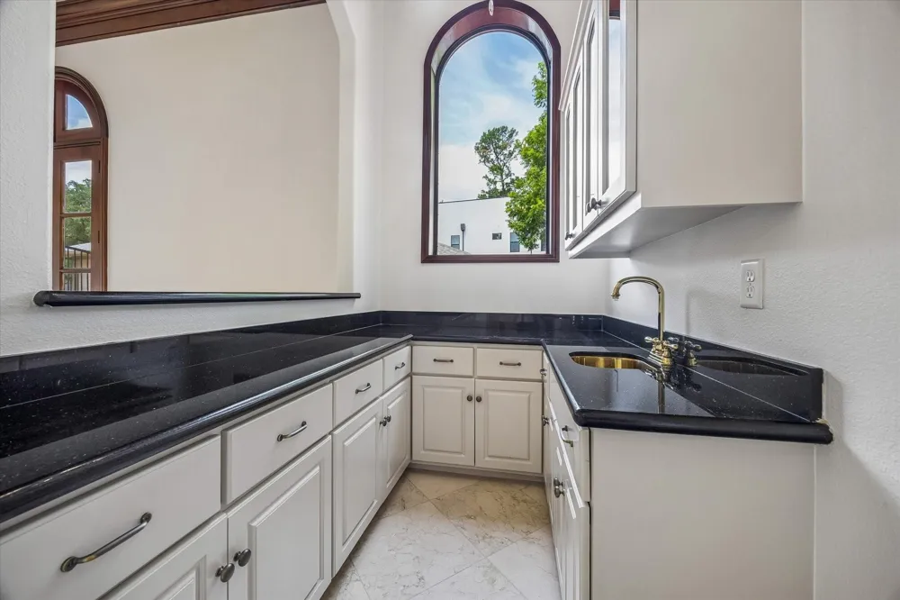 8448 Westview Drive Houston, TX 77055