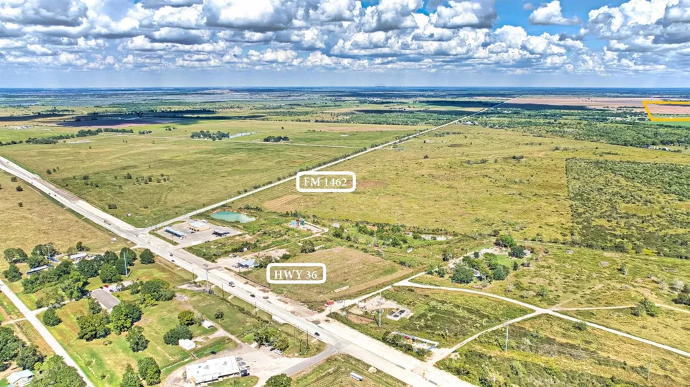 2015 County Road 15 Damon, TX 77430