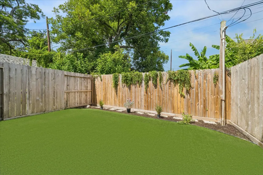 1013 E 27th Street Houston, TX 77009