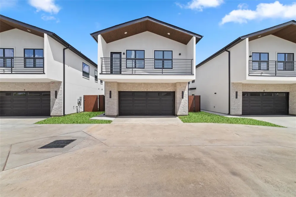 1811 N Spring Dr #7 Houston, TX 77373