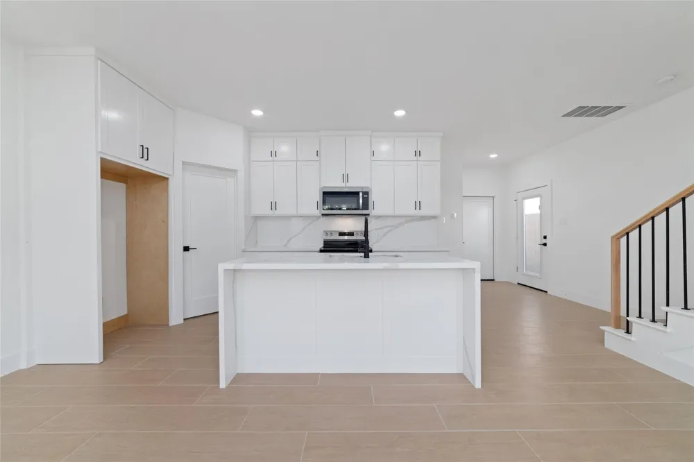 1811 N Spring Dr #7 Houston, TX 77373