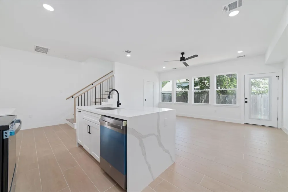 1811 N Spring Dr #7 Houston, TX 77373