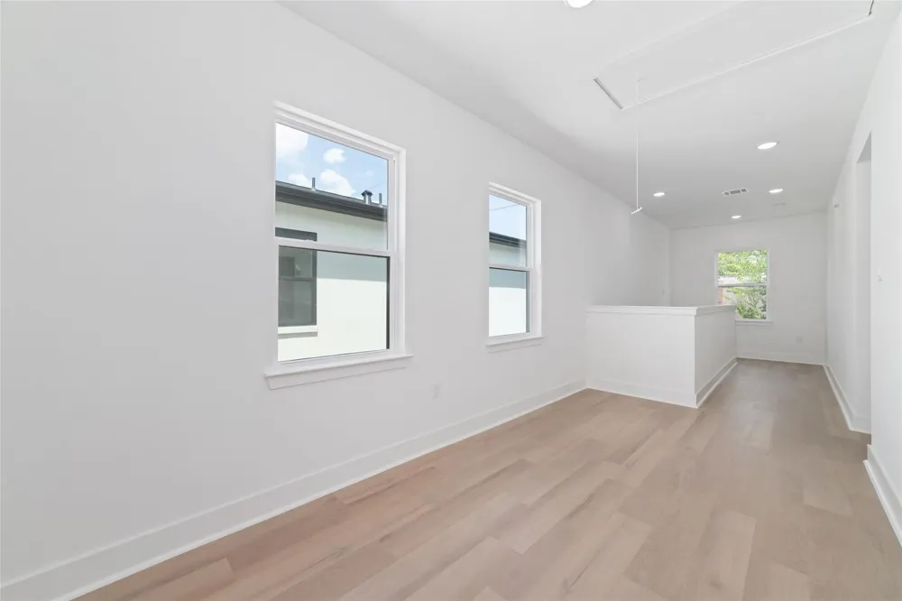 1811 N Spring Dr #7 Houston, TX 77373