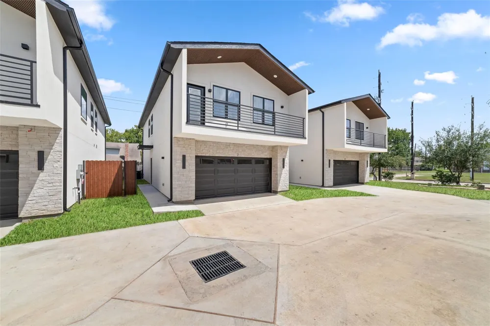1811 N Spring Dr #7 Houston, TX 77373