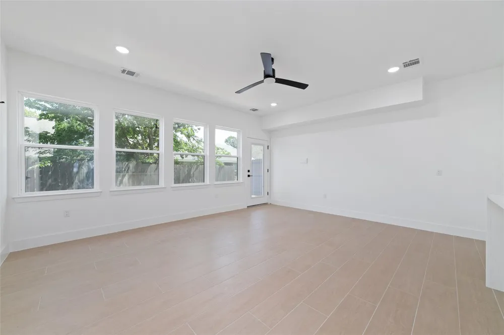 1811 N Spring Dr #7 Houston, TX 77373