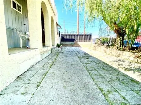6743 Tujunga Avenue North Hollywood, CA 91606