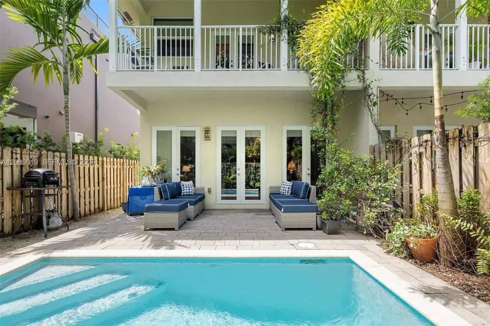 3139 Hibiscus St #3139 Miami, FL 33133