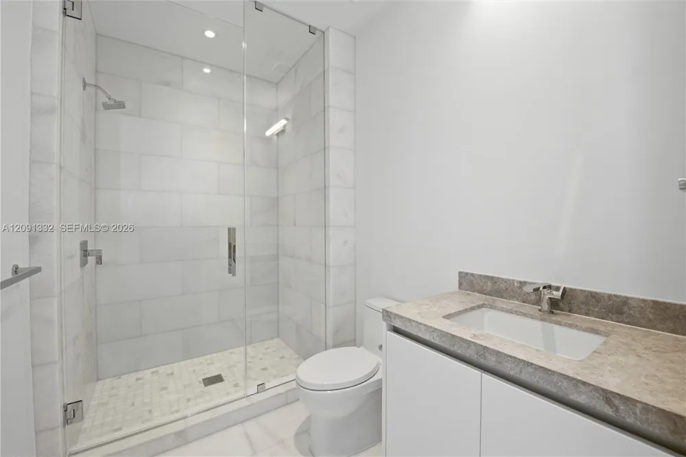 175 SE 25th Rd #3302 Miami, FL 33129