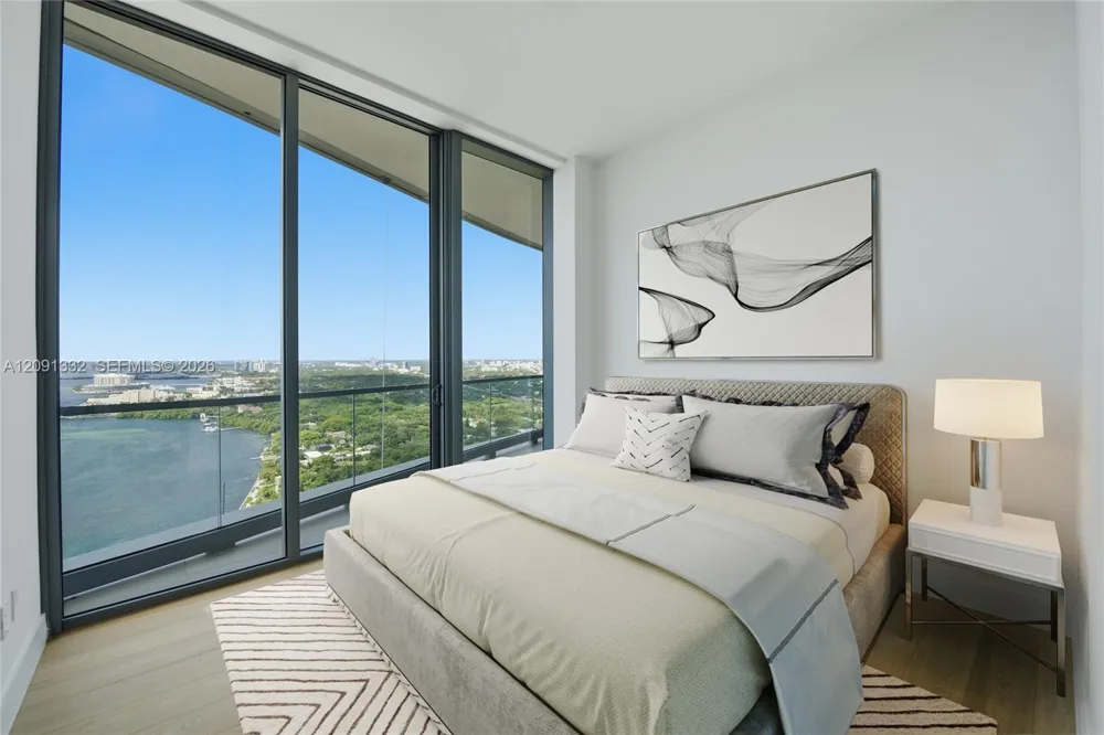 175 SE 25th Rd #3302 Miami, FL 33129