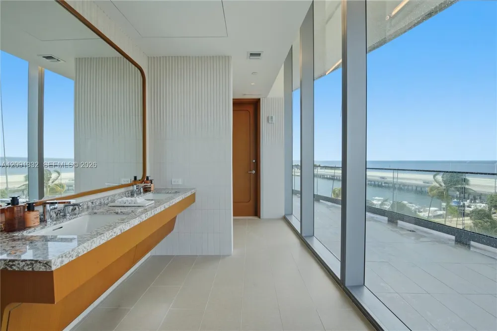 175 SE 25th Rd #3302 Miami, FL 33129
