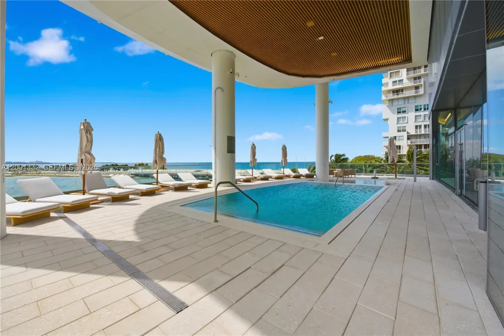 175 SE 25th Rd #3302 Miami, FL 33129