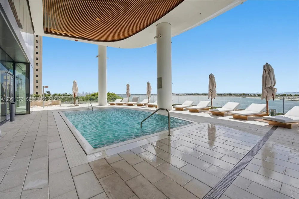 175 SE 25th Rd #3302 Miami, FL 33129