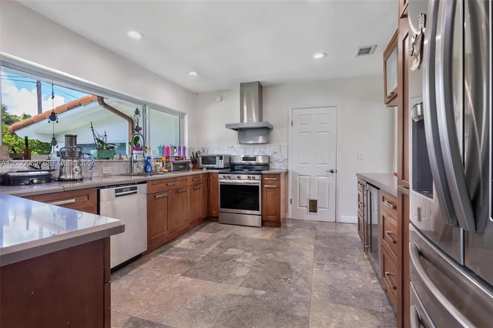 9217 Bay Dr Surfside, FL 33154