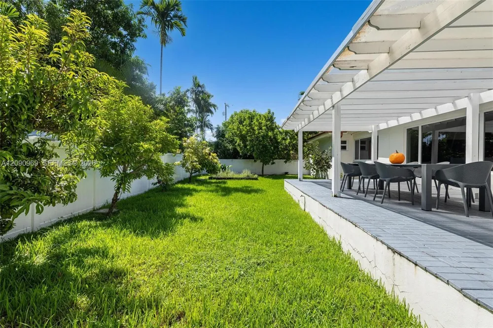 9217 Bay Dr Surfside, FL 33154