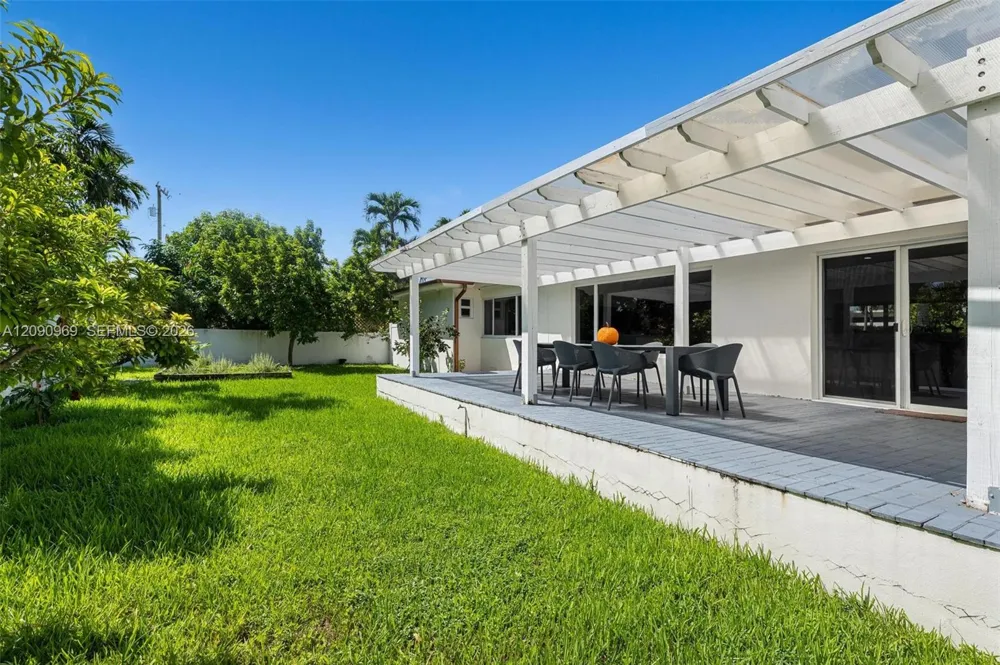 9217 Bay Dr Surfside, FL 33154