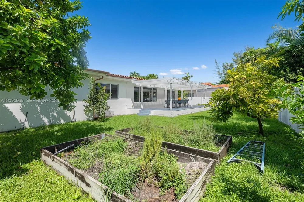 9217 Bay Dr Surfside, FL 33154