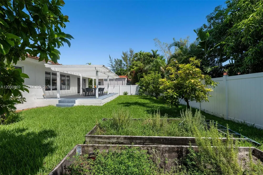 9217 Bay Dr Surfside, FL 33154