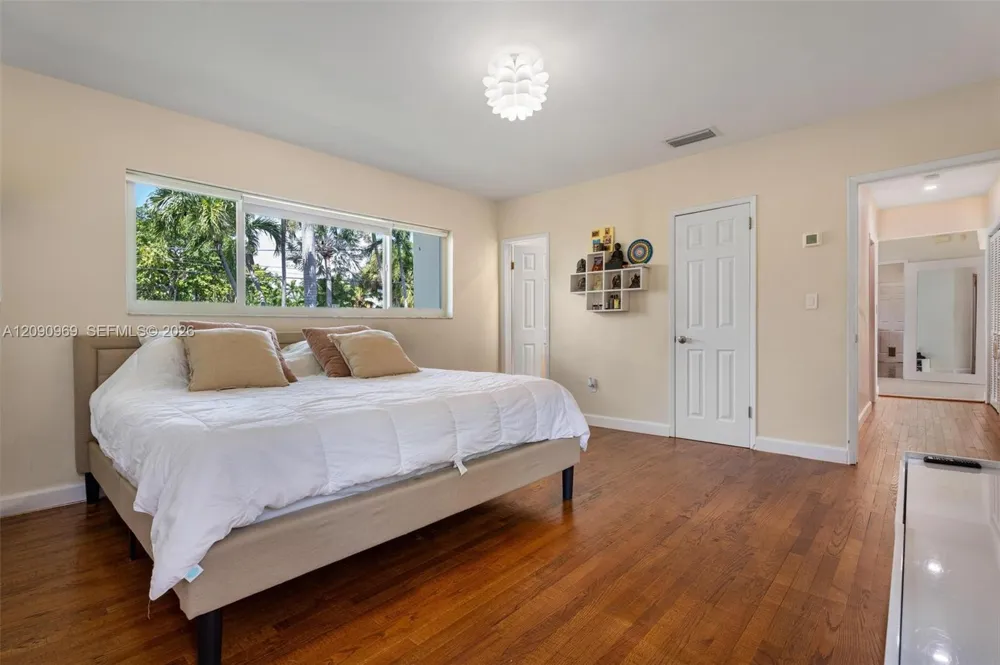 9217 Bay Dr Surfside, FL 33154
