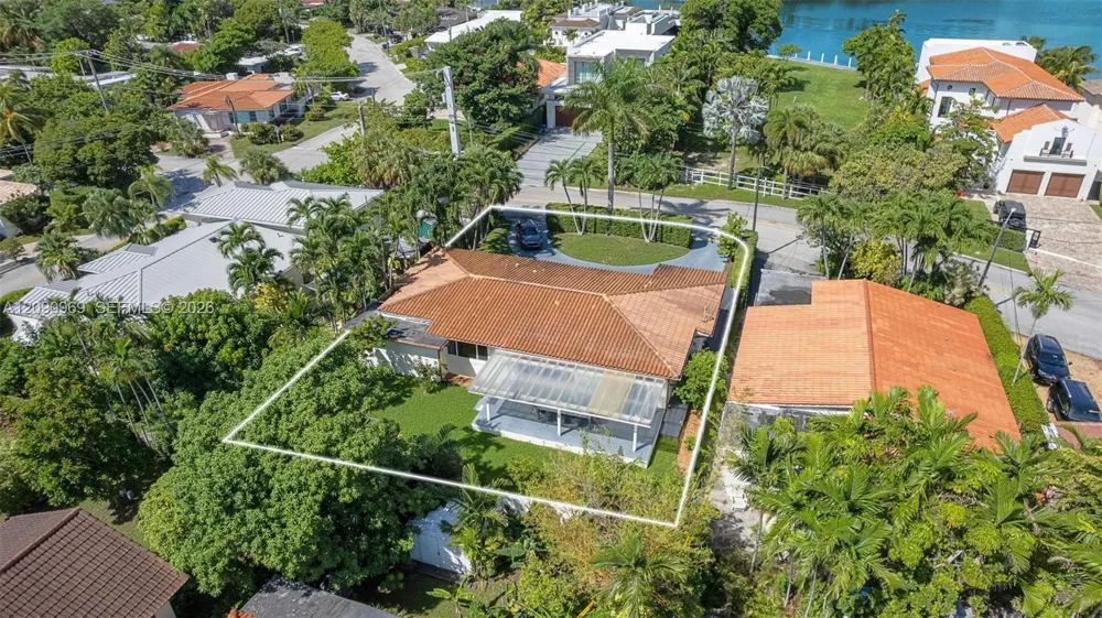 9217 Bay Dr Surfside, FL 33154