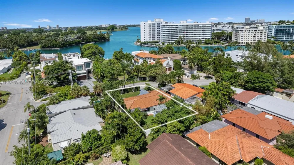 9217 Bay Dr Surfside, FL 33154