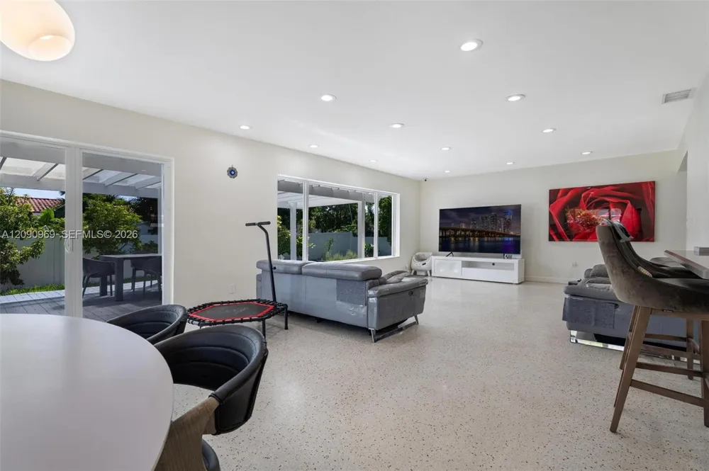 9217 Bay Dr Surfside, FL 33154