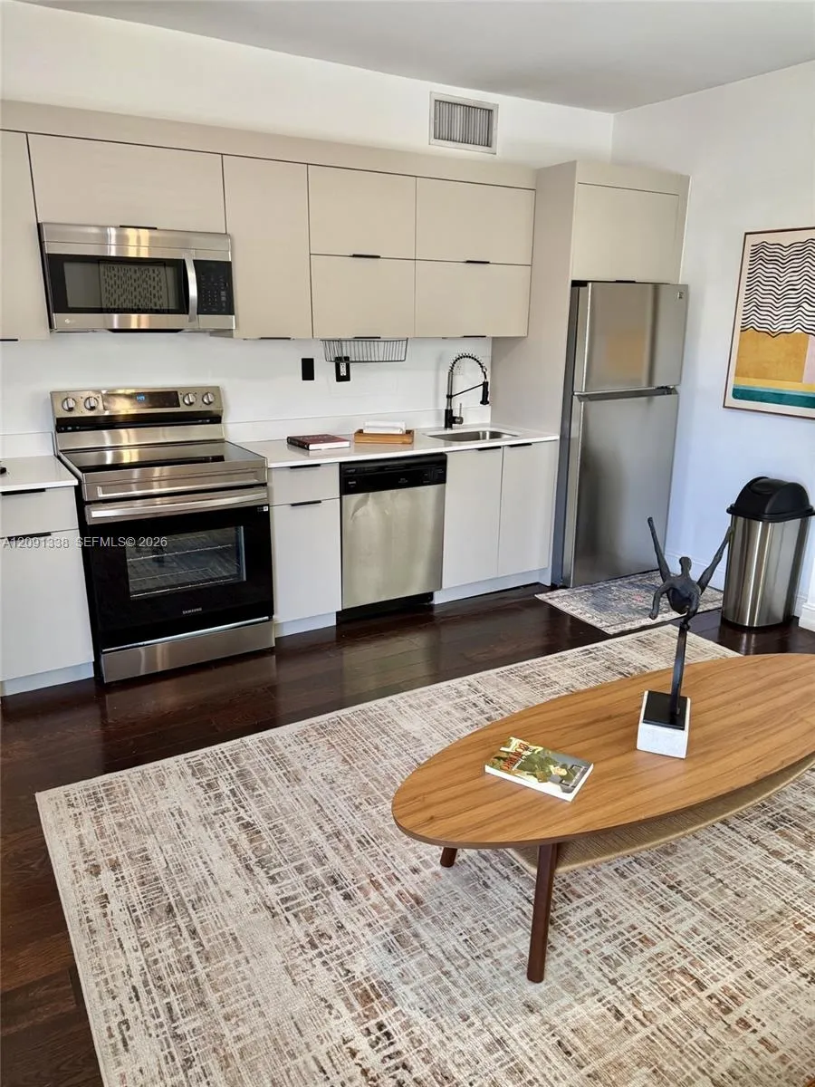 601 11th St #107 Miami Beach, FL 33139