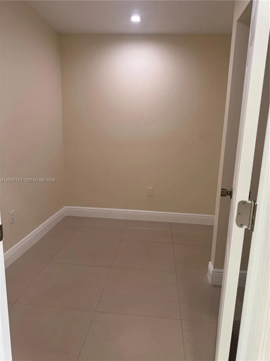 7075 NW 173rd Dr #1406 Hialeah, FL 33015