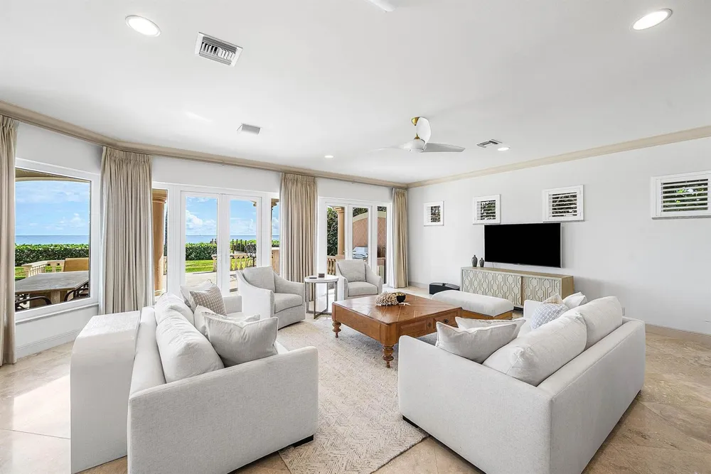 6373 OCEAN BOULEVARD Boynton Beach, FL 33435