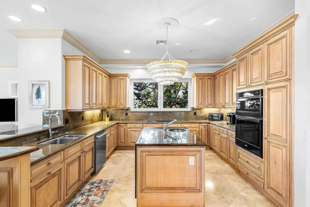 6373 OCEAN BOULEVARD Boynton Beach, FL 33435