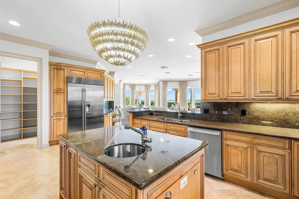 6373 OCEAN BOULEVARD Boynton Beach, FL 33435