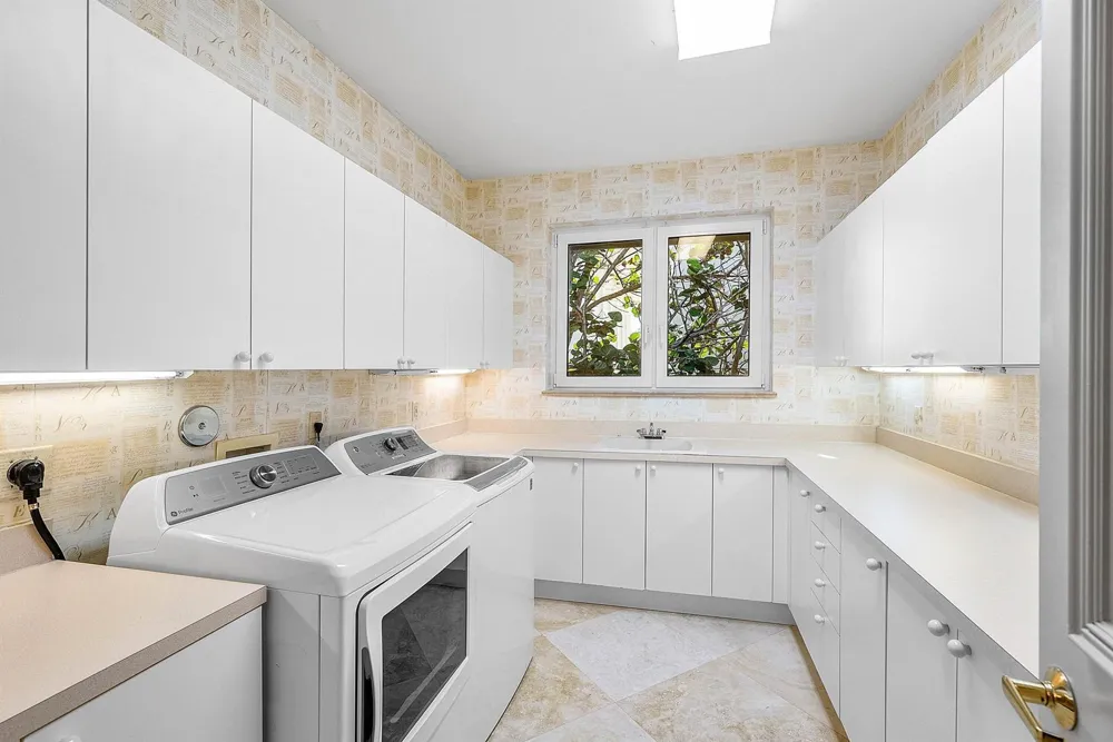 6373 OCEAN BOULEVARD Boynton Beach, FL 33435