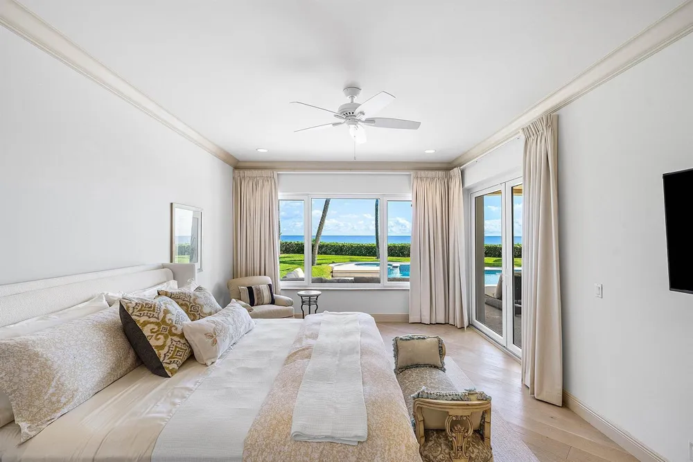 6373 OCEAN BOULEVARD Boynton Beach, FL 33435