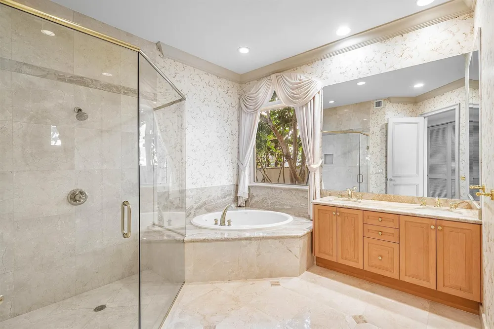 6373 OCEAN BOULEVARD Boynton Beach, FL 33435