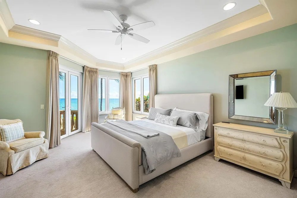 6373 OCEAN BOULEVARD Boynton Beach, FL 33435