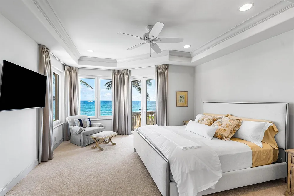 6373 OCEAN BOULEVARD Boynton Beach, FL 33435