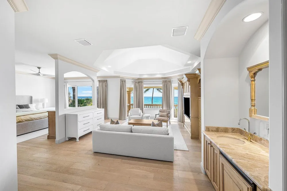 6373 OCEAN BOULEVARD Boynton Beach, FL 33435