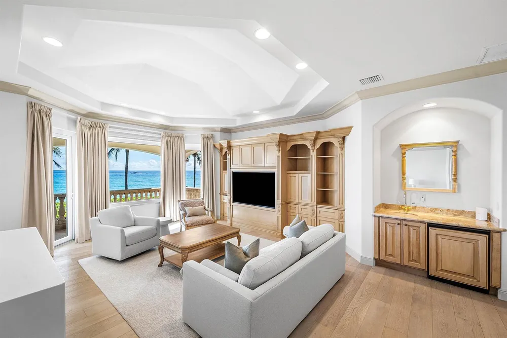 6373 OCEAN BOULEVARD Boynton Beach, FL 33435