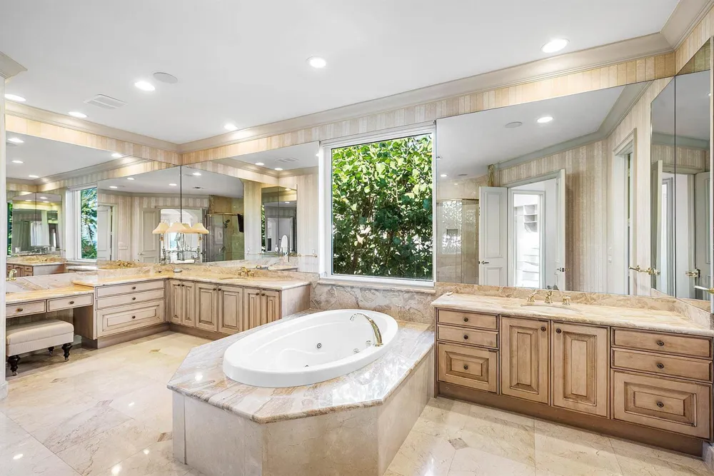 6373 OCEAN BOULEVARD Boynton Beach, FL 33435