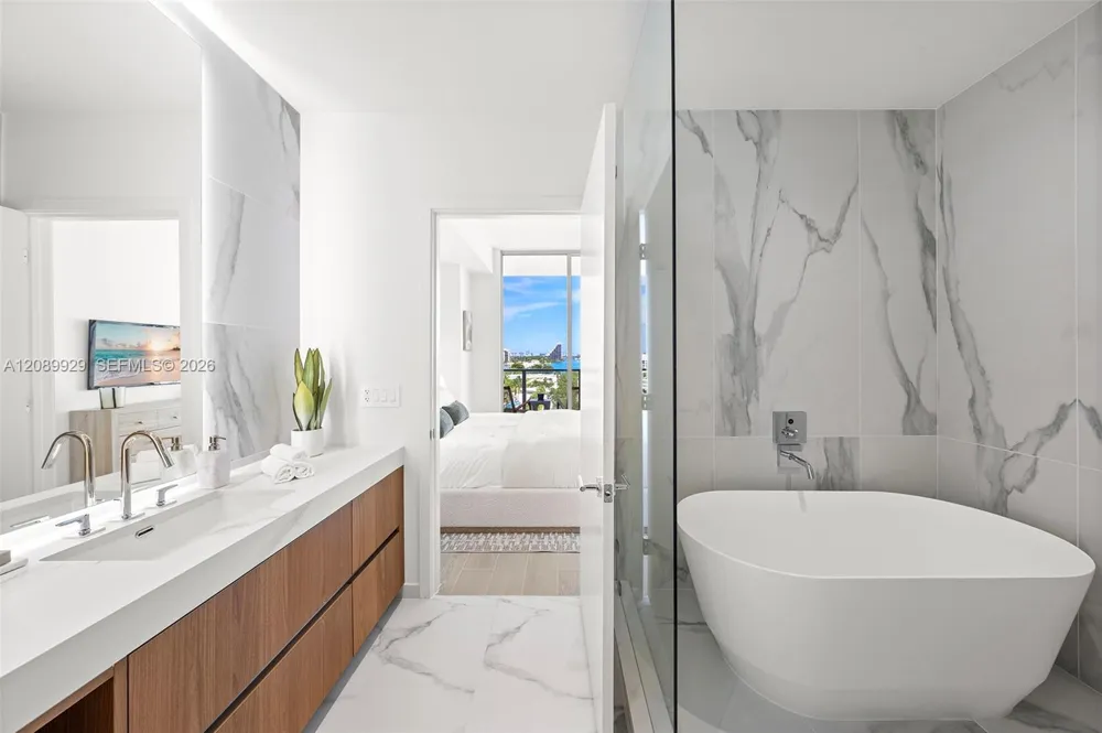 1400 Biscayne Blvd #609 Miami, FL 33132