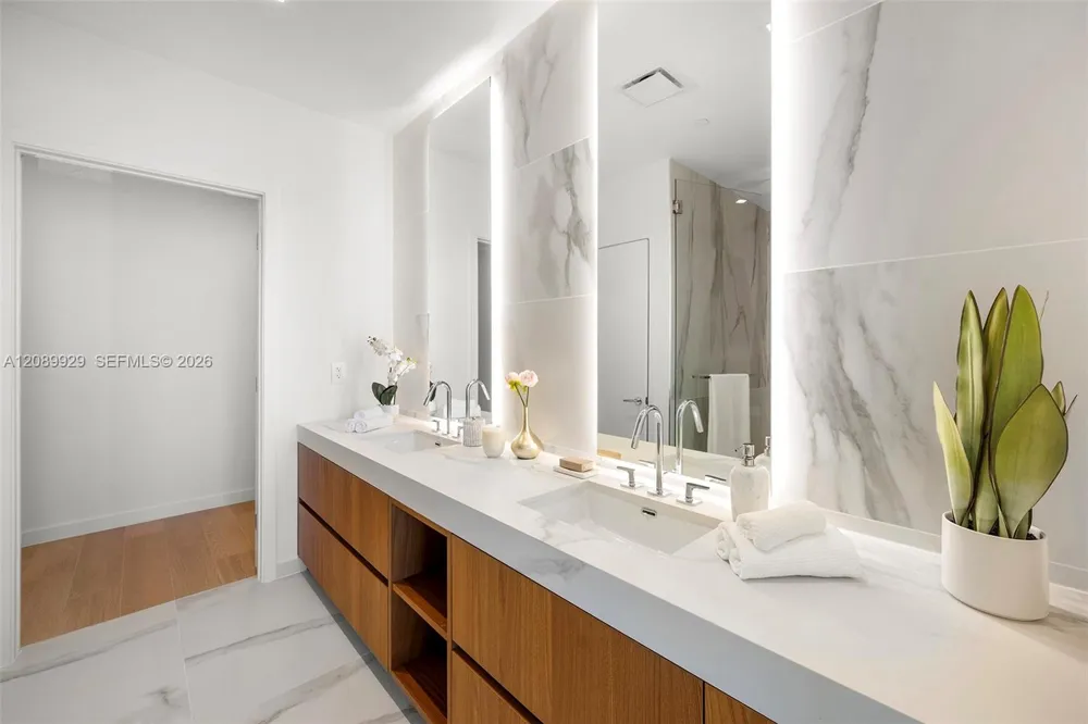 1400 Biscayne Blvd #609 Miami, FL 33132