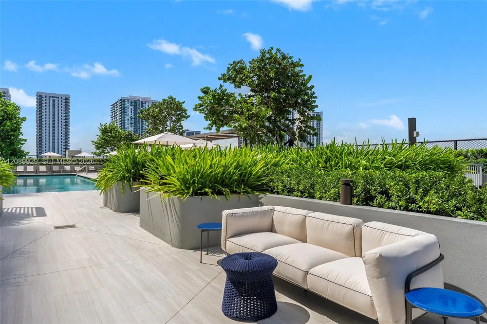 1400 Biscayne Blvd #609 Miami, FL 33132