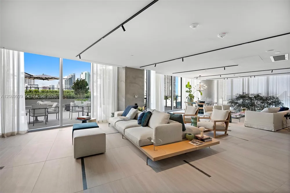 1400 Biscayne Blvd #609 Miami, FL 33132