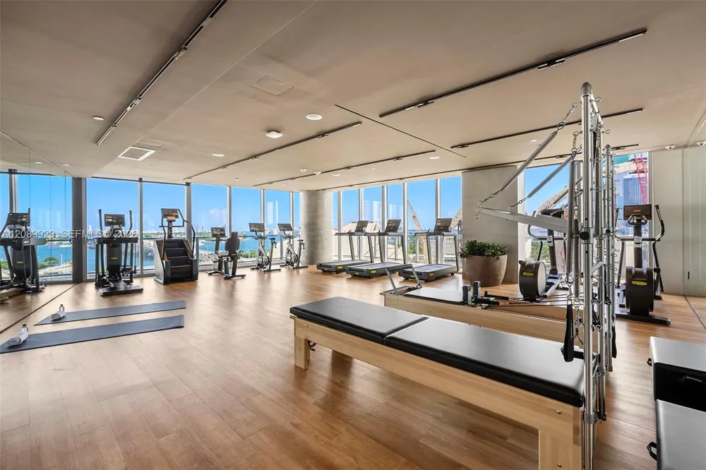 1400 Biscayne Blvd #609 Miami, FL 33132