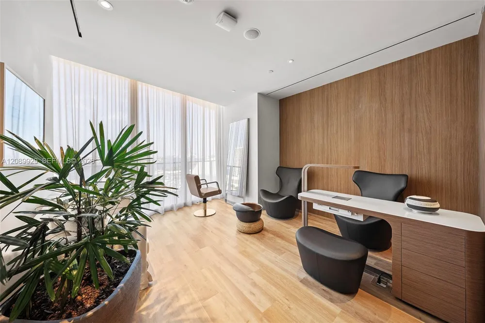 1400 Biscayne Blvd #609 Miami, FL 33132